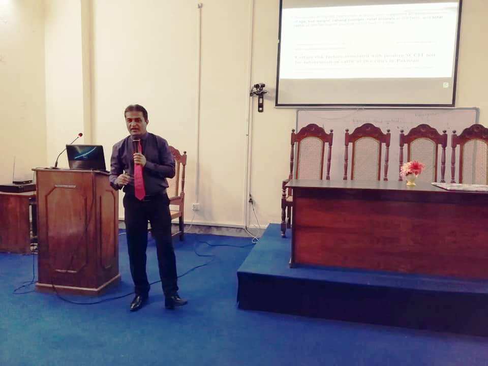 پروفیسر ڈاکٹر محمد طارق جاوید کی ویٹرنری کالج جھنگ میں ٹی بی پر گفتگو