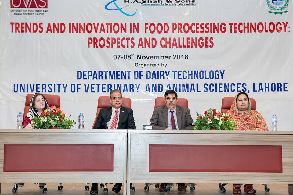 ویٹرنری یونیورسٹی کے ڈیری ٹیکنالوجی ڈیپارٹمنٹ میں ٹرینڈز اینڈ انوویشن ان  فوڈ پروسسنگ ٹیکنالوجی کے موضع پر کانفرنس