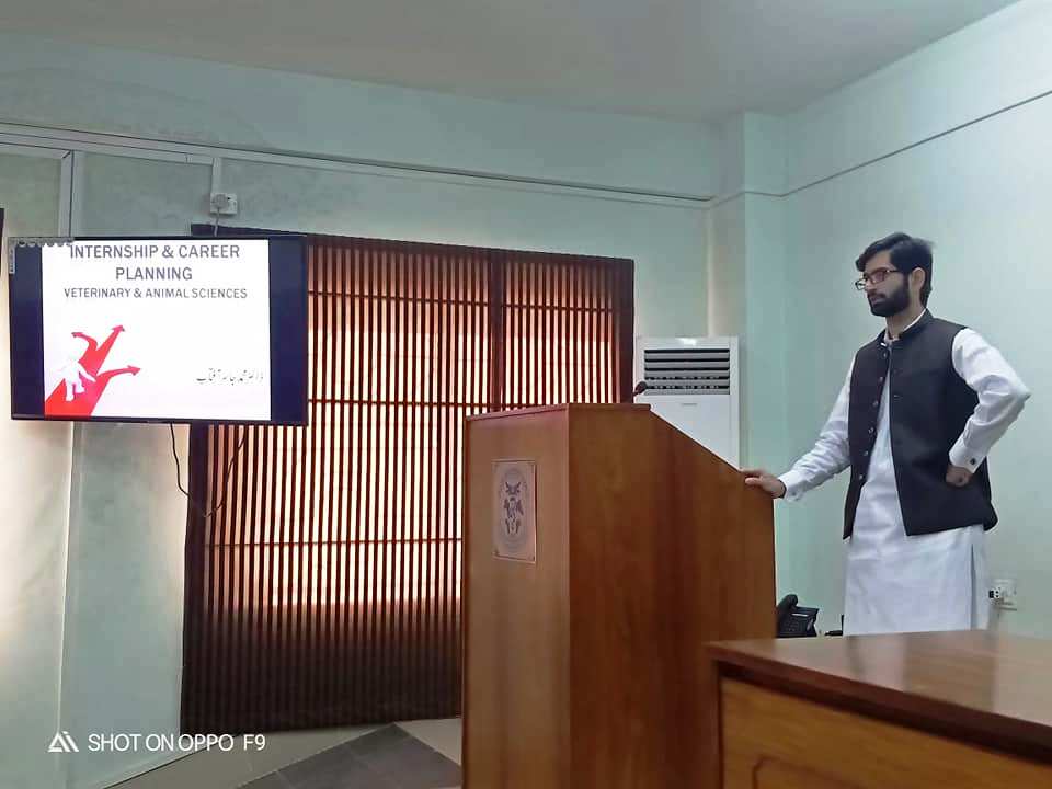 Dr. Jassar Aftab talking in a seminar