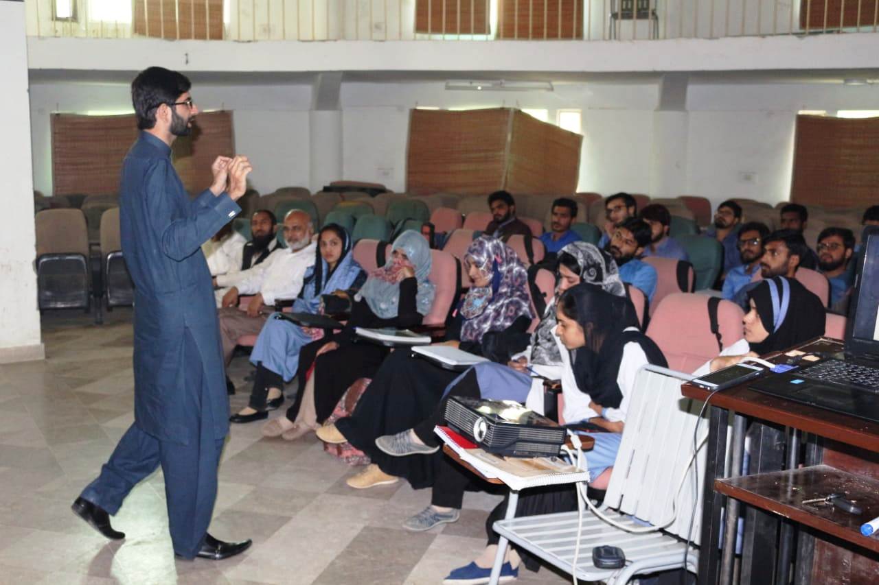 اسلامیہ یونیورسٹی بہاولپور کے ویٹرنری کالج کے سٹوڈنٹس کے ساتھ انٹرنشپ اینڈ کیرئر پلاننگ کے موضوع پر سیشن