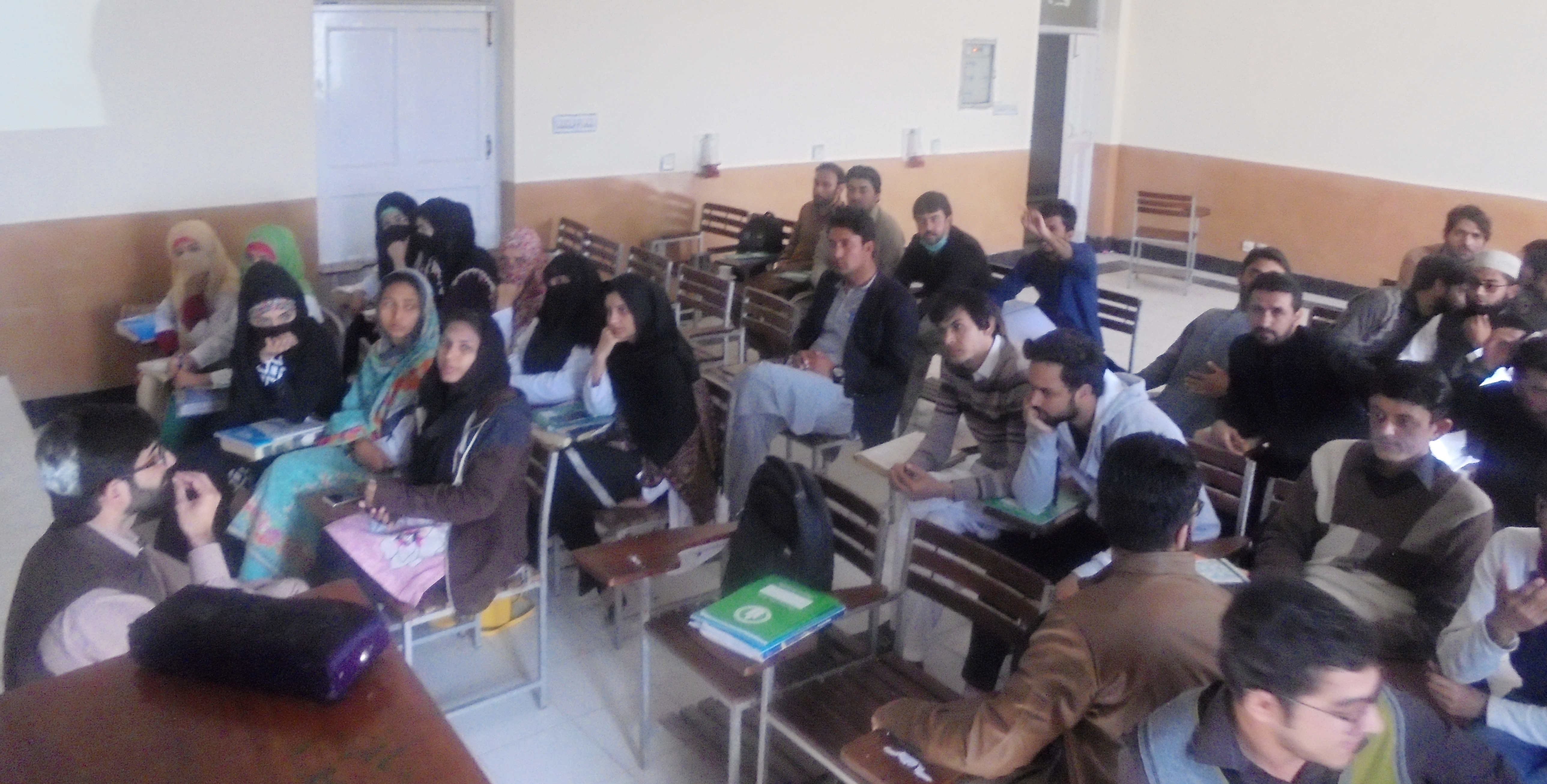 زرعی یونیورسٹی پشاور کی اینمل ہزبنڈری اینڈ ویٹرنری فیکلٹی میں انٹرنشپ اینڈ کیرئر پلاننگ کے موضوع پر سیشن