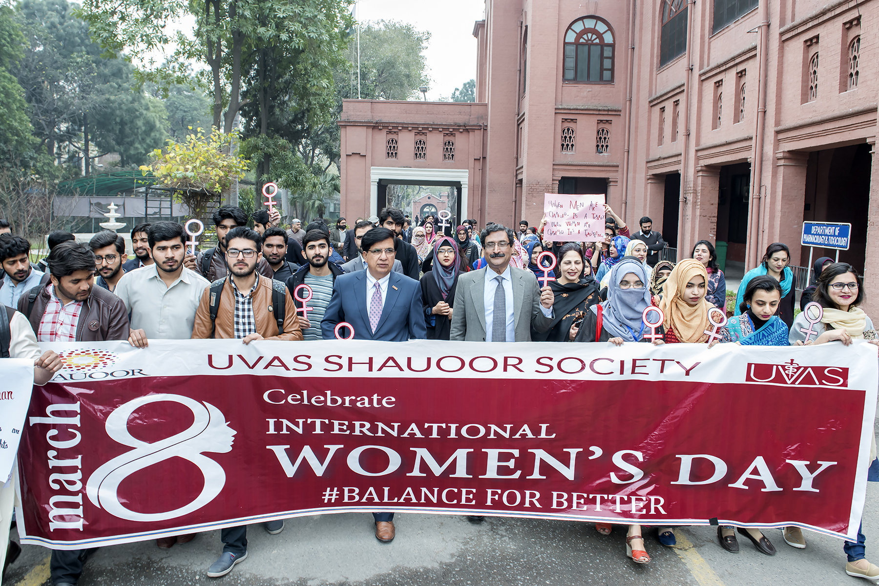 ویٹرنری یونیورسٹی میں خواتین کے عالمی دن کے موقع پر واک اور سیمینار کا انعقاد